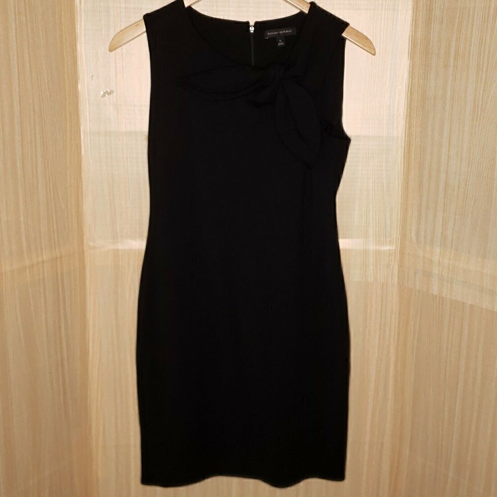 Banana Republic Sleeveless Black Sheath Dress 8